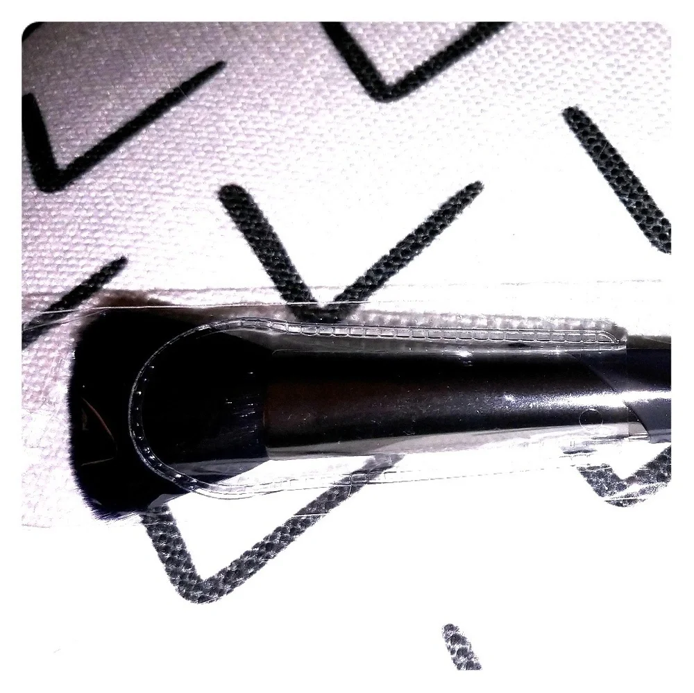 F.A.R.A.H. Contour Brush